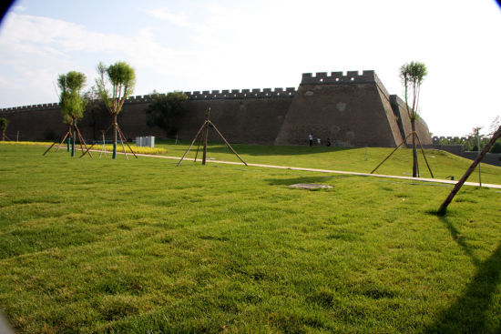 图为榆林东城墙生态公园。