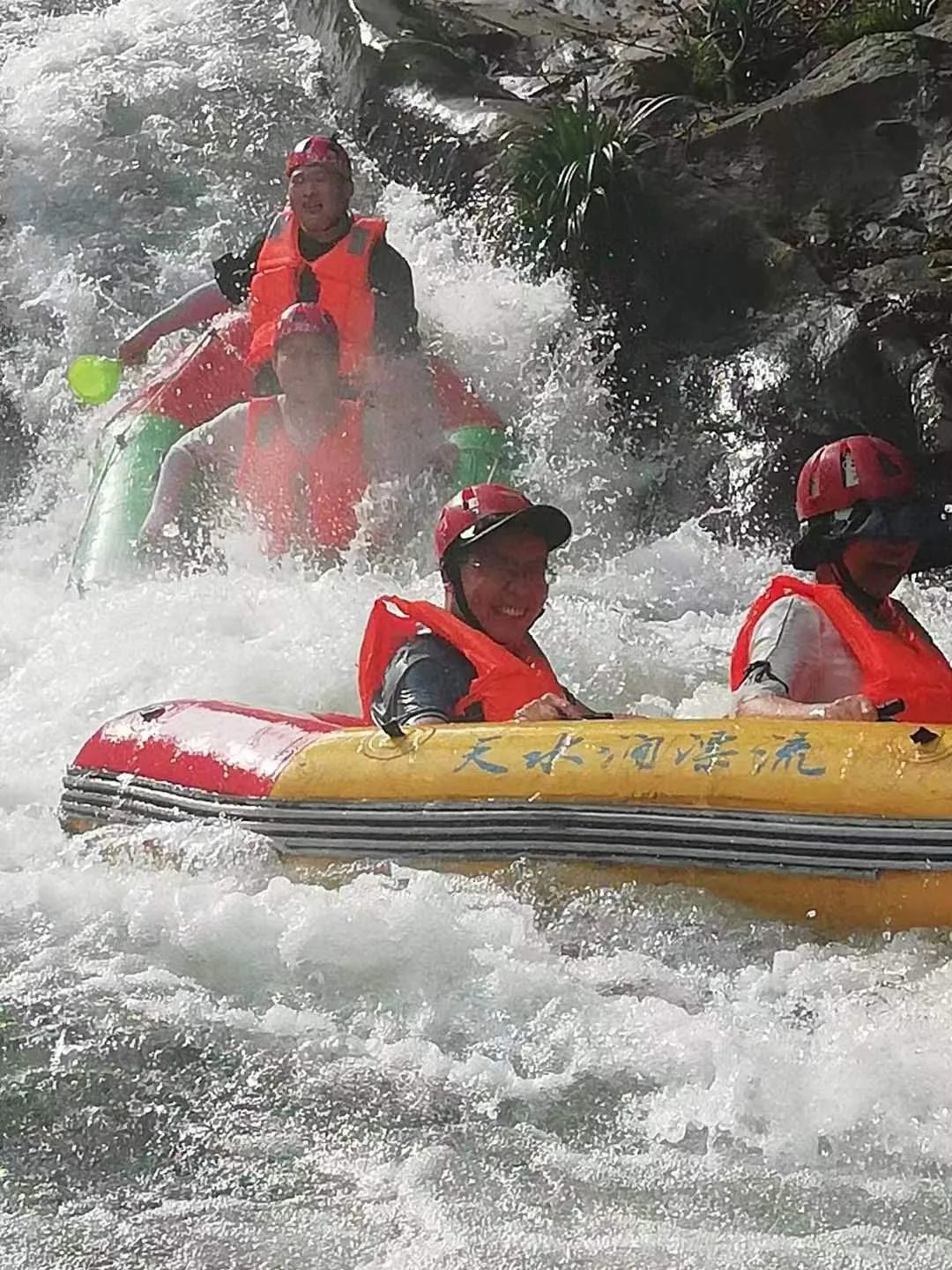 安徽人游安徽放肆漂流不惧酷暑金寨举办首届大别山漂流节