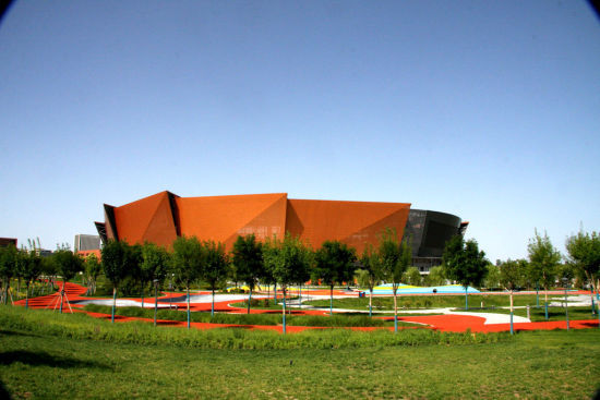 图为榆林体育中心体育场。