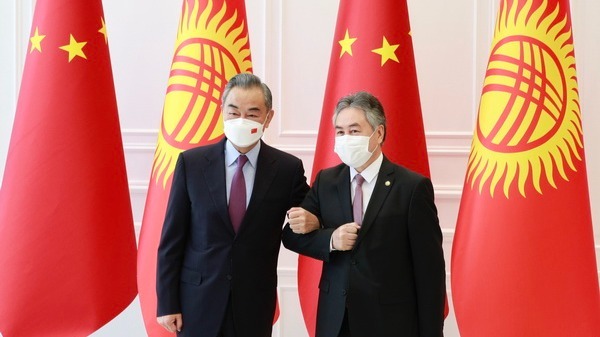 王毅会晤吉尔吉斯斯坦外长:共同加快推进中吉乌铁路项目