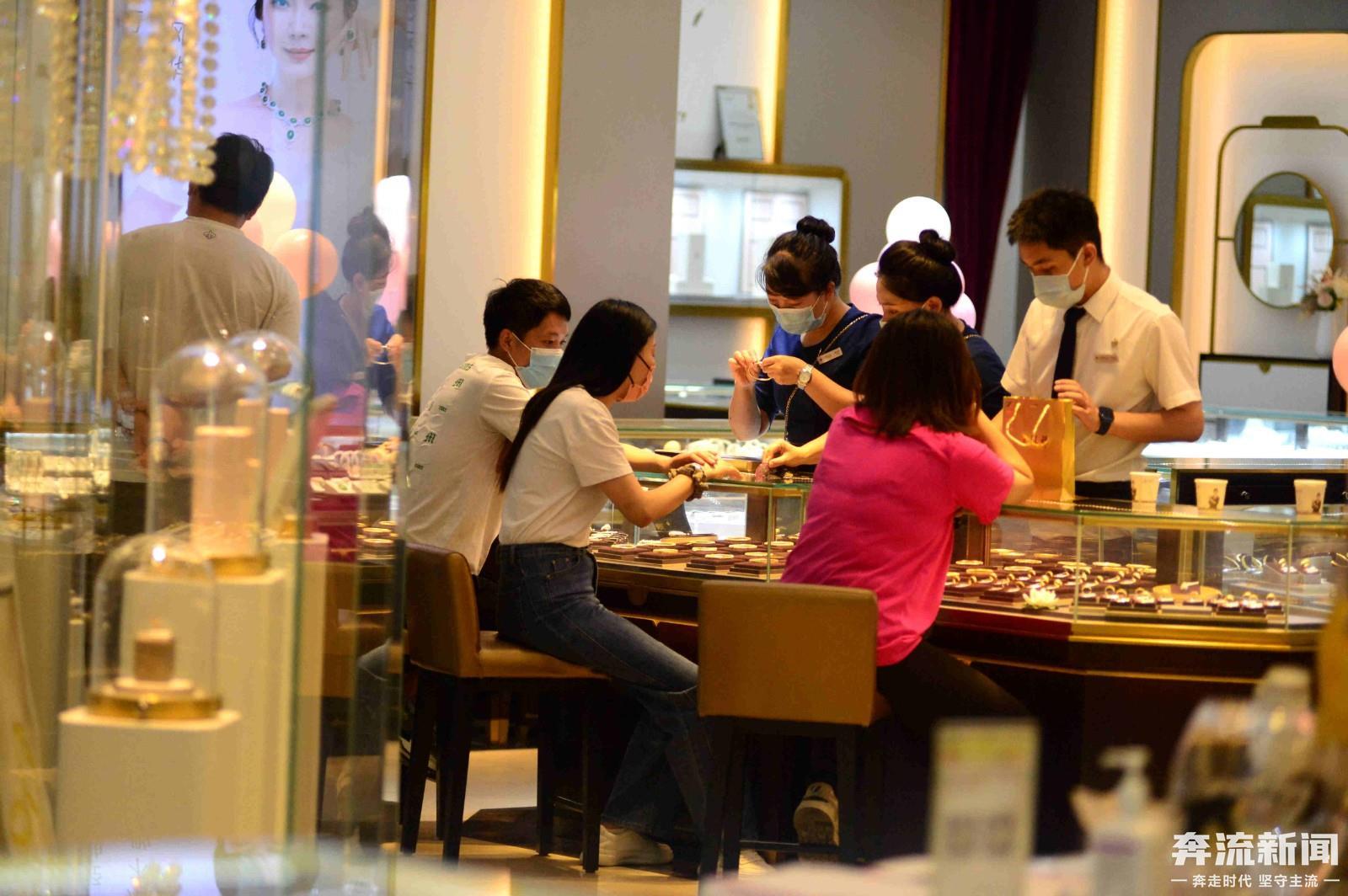 咥一碗“牛大”回归烟火气：堂食不了还得“兜着走”