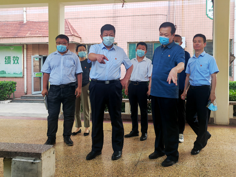 山东大学齐鲁医院德州医院党委书记王晓东参加行政第一党支部主题党日活动并巡视创城工作