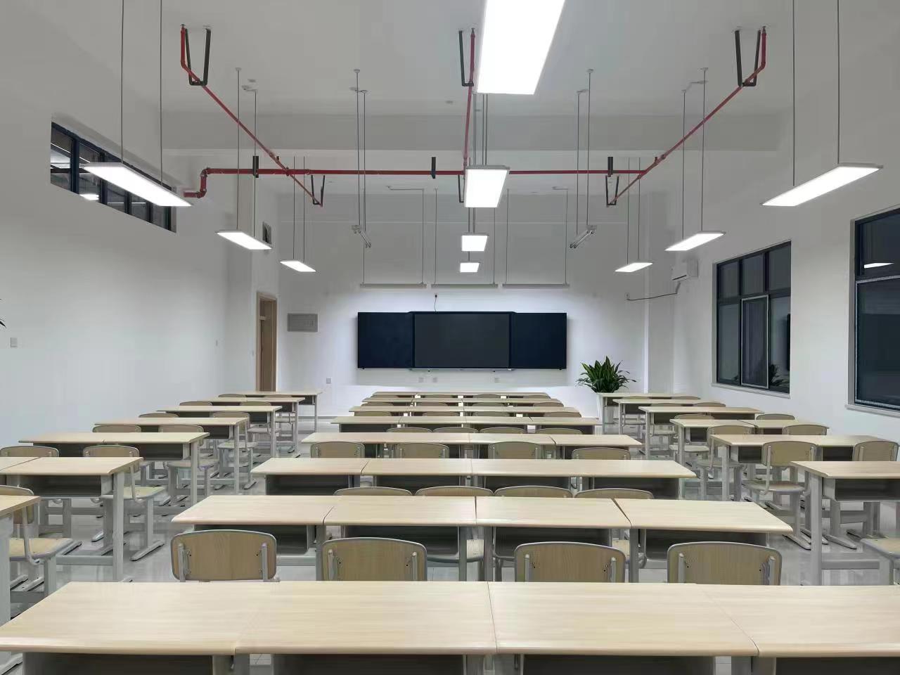 在同一校区内建设西安交通大学附属中学空港实验学校和西安交通大学