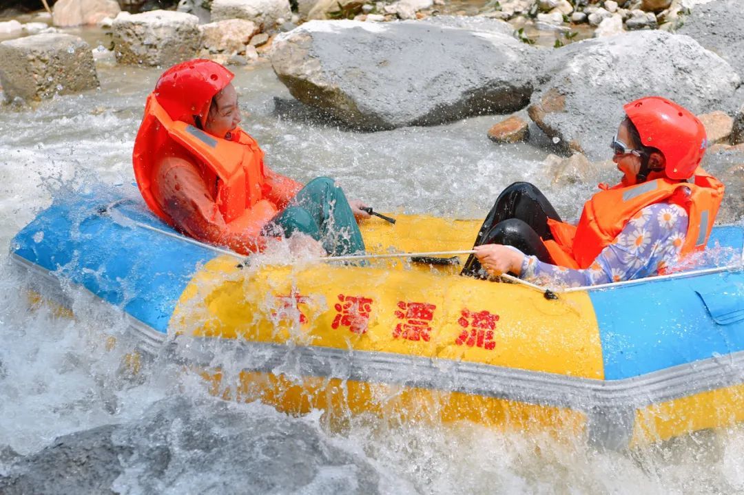 安徽人游安徽放肆漂流不惧酷暑金寨举办首届大别山漂流节