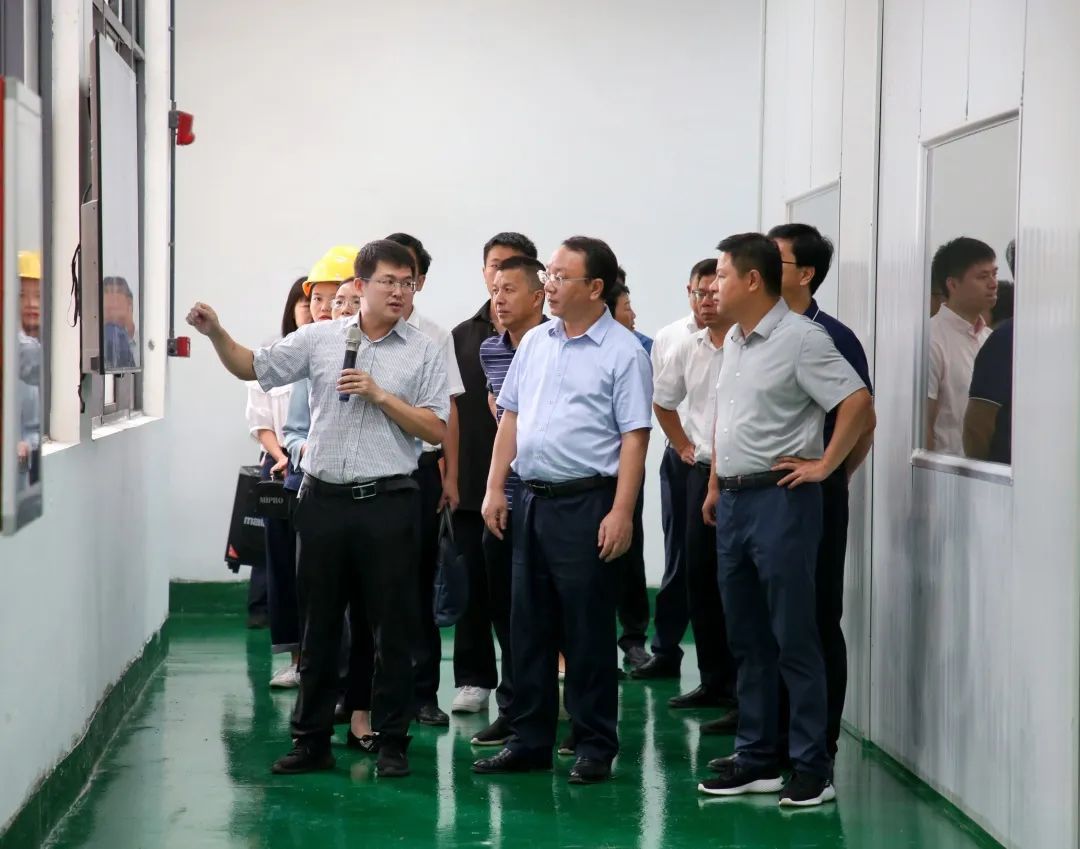 崇义县“八大行动”项目建设流动现场会召开