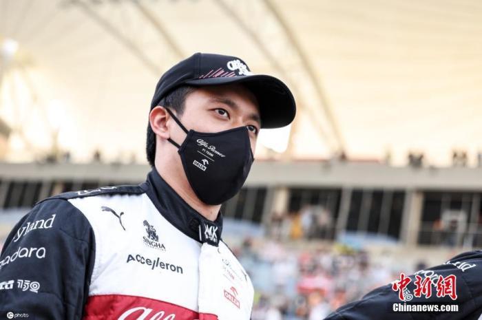 当地时间3月20日，巴林萨基尔，2022年F1巴林大奖赛正赛，F1首位参加正赛的中国车手周冠宇代表阿尔法&middot;罗密欧车队出战，最终位列第10，在个人F1生涯首战便拿到1个积分。图片来源：ICphoto