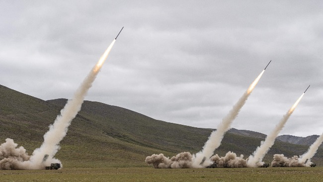 东部战区远火实弹射击 国产火箭炮性能超越美俄