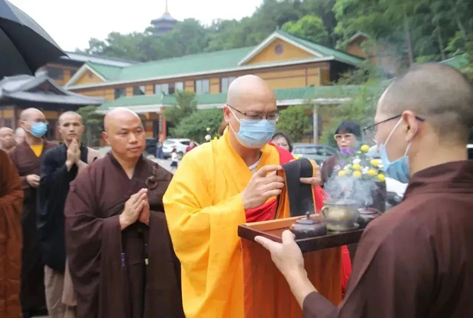 入!云门祖庭举行两位首座灵骨舍利入塔仪式
