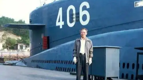 1970年中国第一艘核潜艇下水，零部件全部自主研制，没用国外一颗螺丝钉