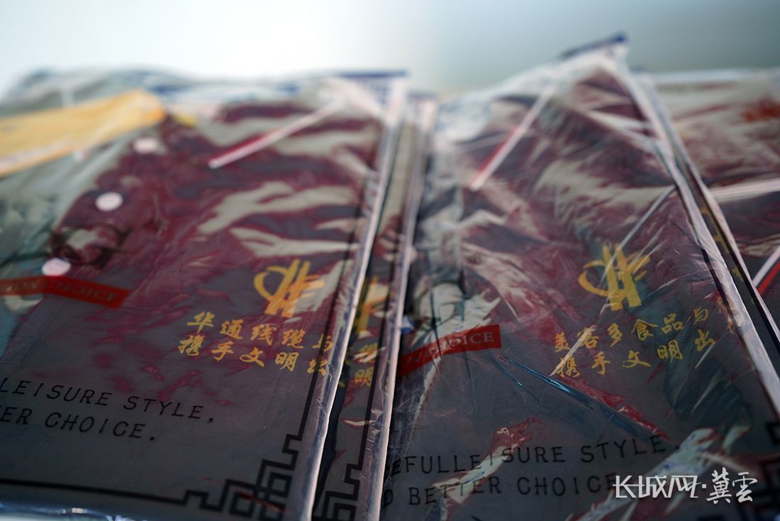 唐山:爱心捐赠 统一着装 让出租车成为城市文明的“流动名片”