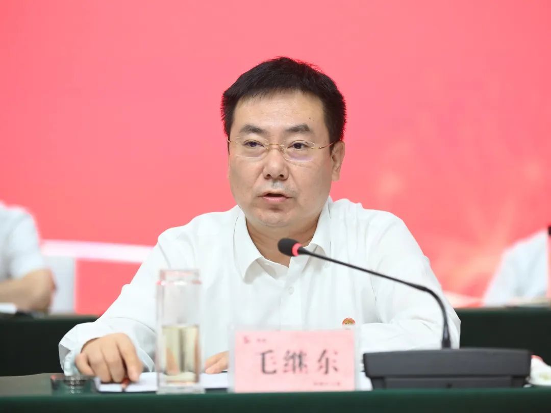 毛继东在总结会议时要求,要增强大局意识,迅速传达,凝聚共识,及时传达