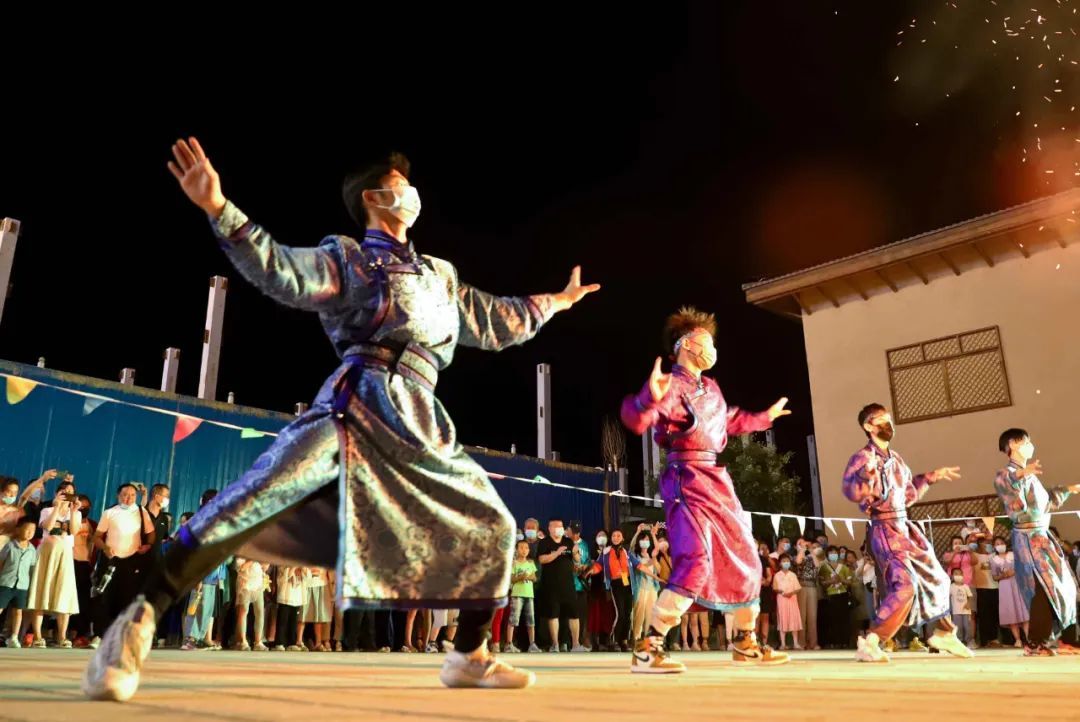 网红景区夜游项目受青睐 张掖夏日奇妙夜吸睛又吸金