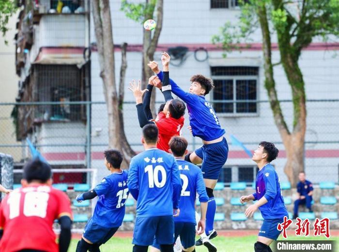 运动员在“抢花炮”。 主办方供图