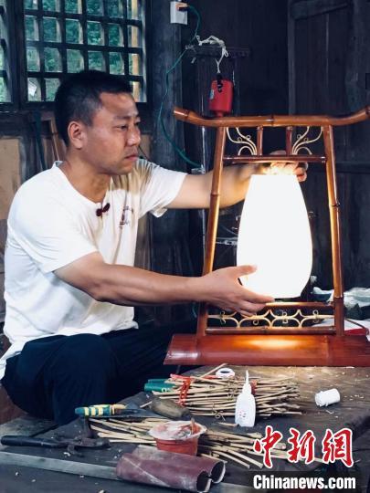 访益阳小郁竹艺“非遗”传人：择一爱守一生是匠心
