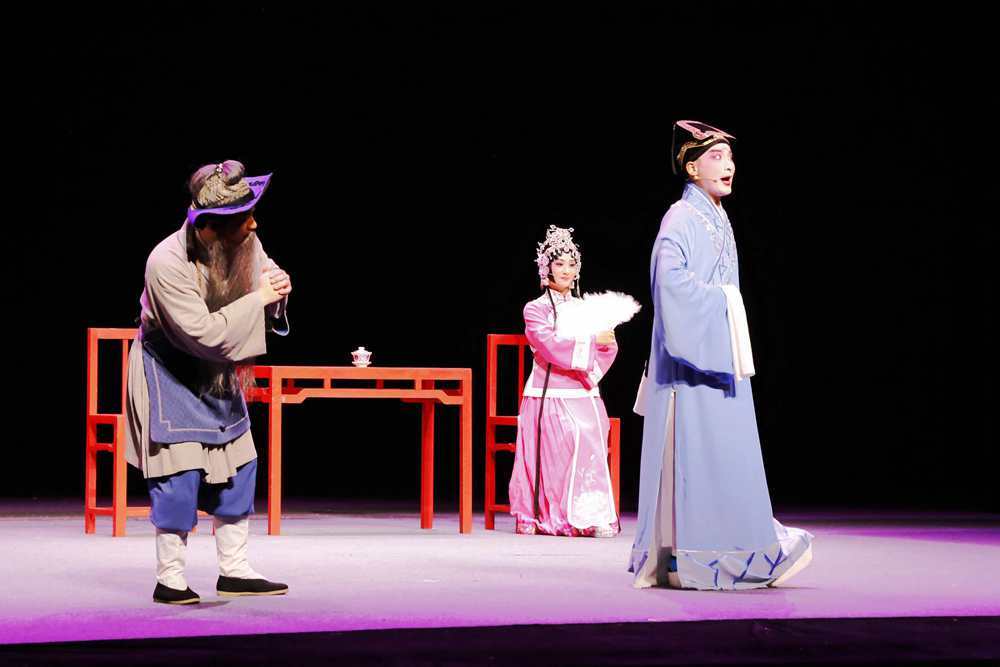 湖北省戏曲艺术剧院《墙头记》武汉“戏码头”震撼上演：传统艺术都市化 把戏演给当代人看