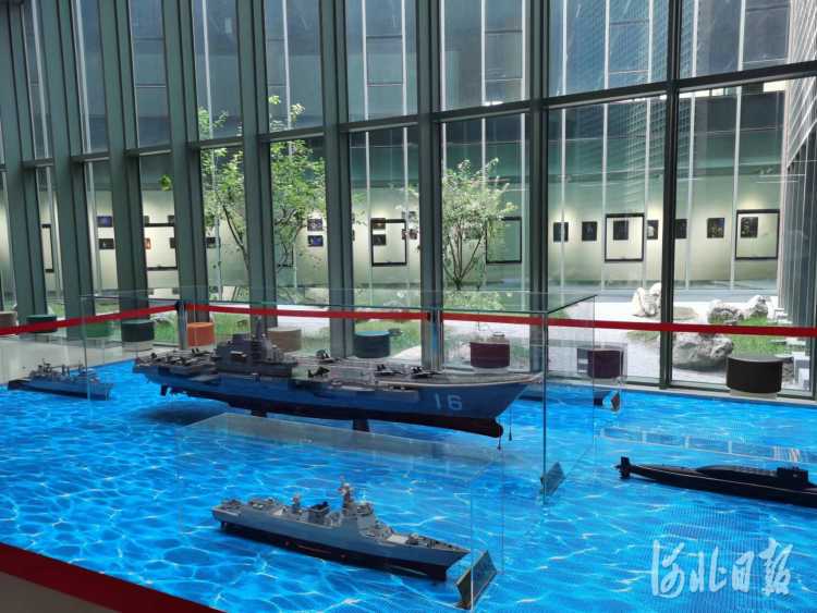 石家庄市开放式全民国防教育展室展品。石家庄市图书馆供图