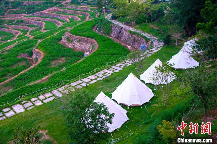 指南村的露营地。　张关春 摄