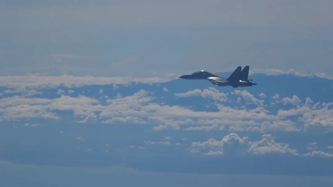 圖:8月5日,中國人民解放軍東部戰區空軍赴臺島周邊實施演訓任務.