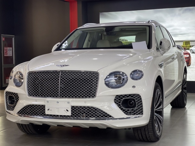 宾利添越首发限量版 亚麻白拼帝王蓝现车_凤凰网汽车_凤凰网