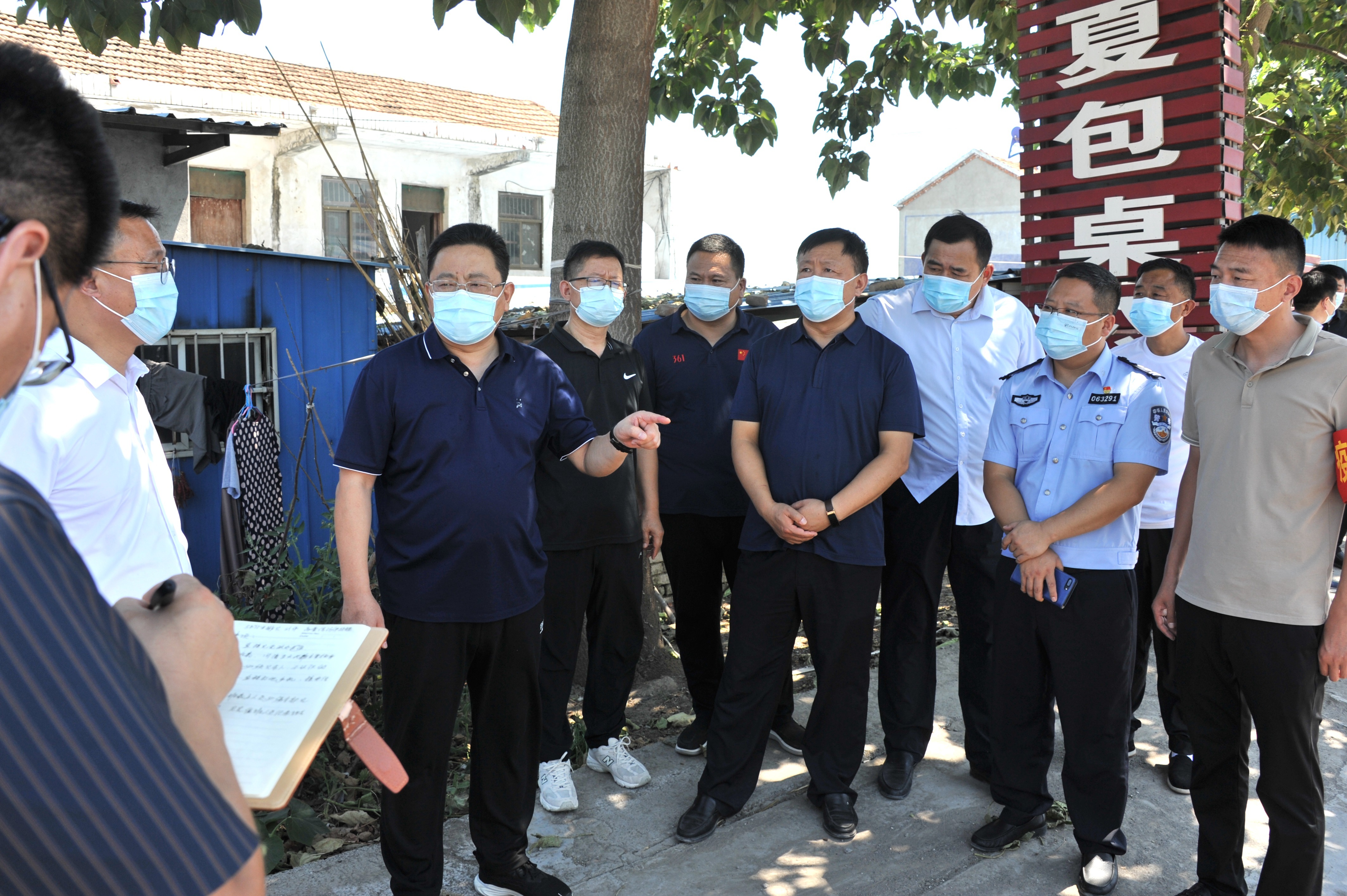 针对当前疫情防控形势,当日上午,夏邑县委常委,宣传部长,副县长陈斌