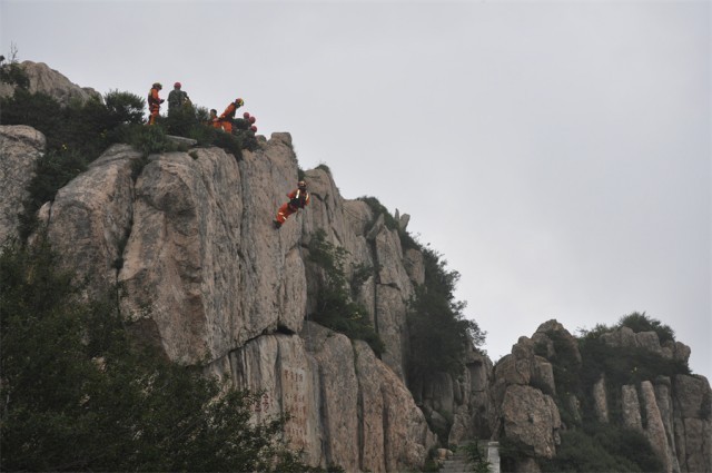 山岳救助训练。（受访单位供图）