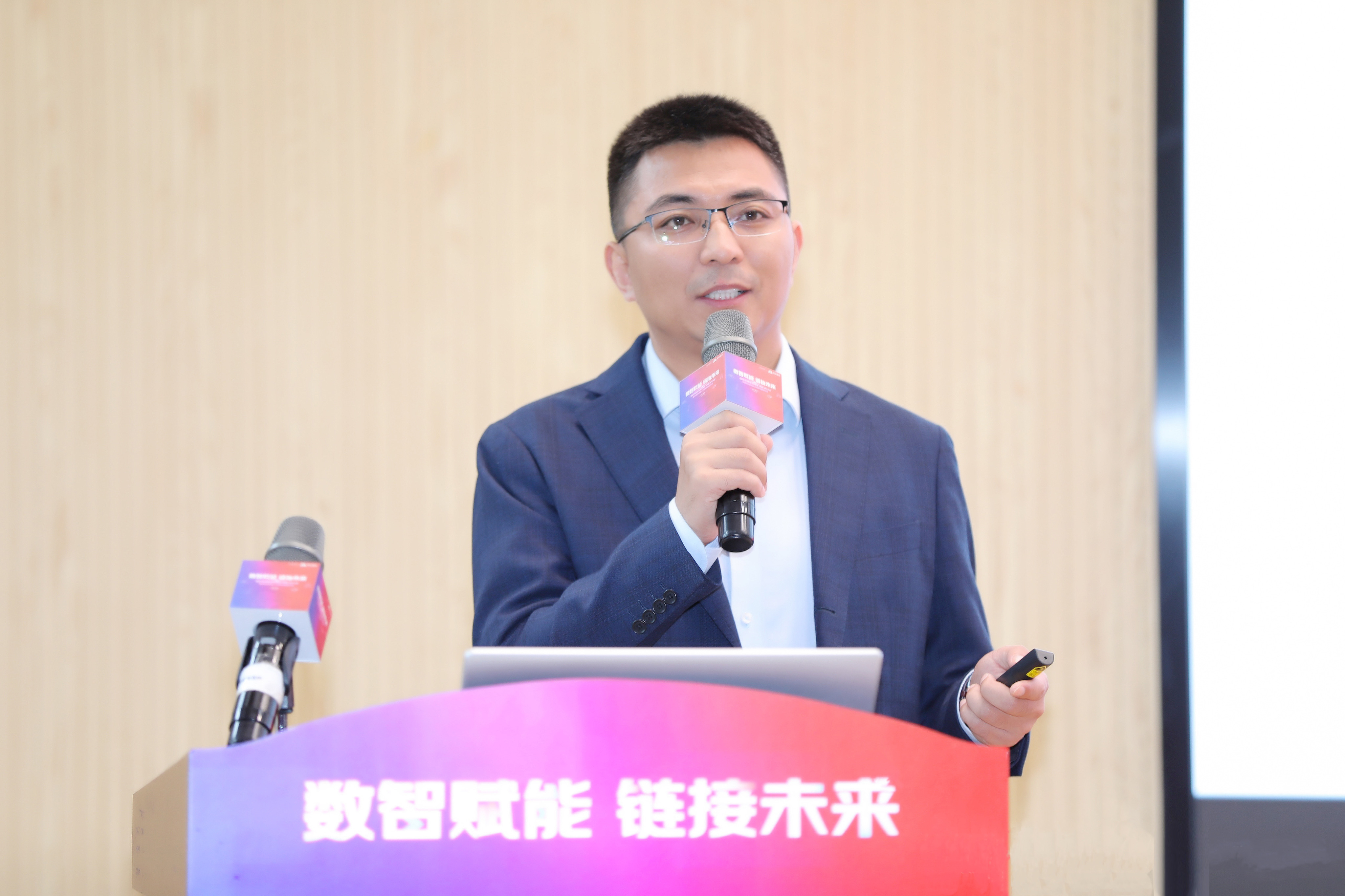 京东物流集团教育总经理范广辉作主旨发言