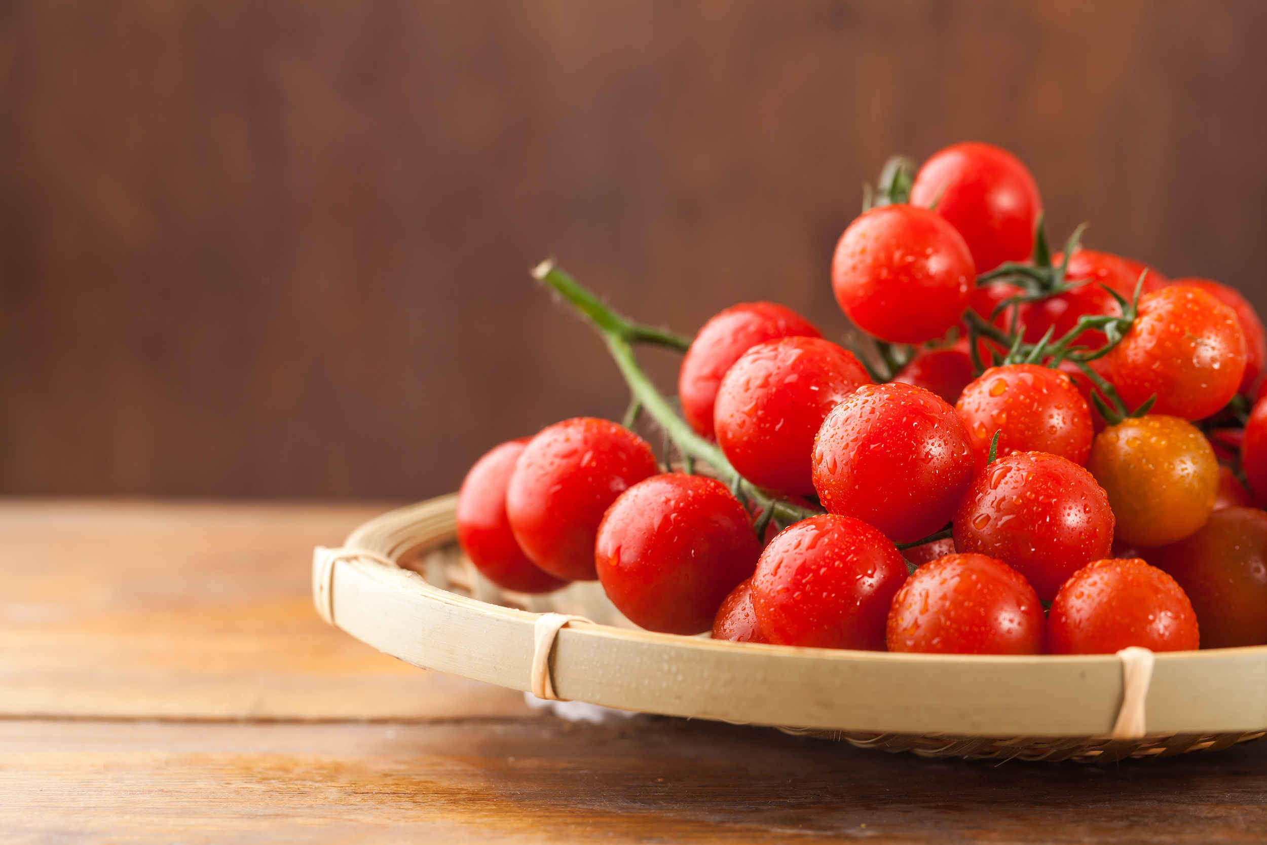 没成熟的青西红柿 看上去不熟的小西红柿_华夏智能网
