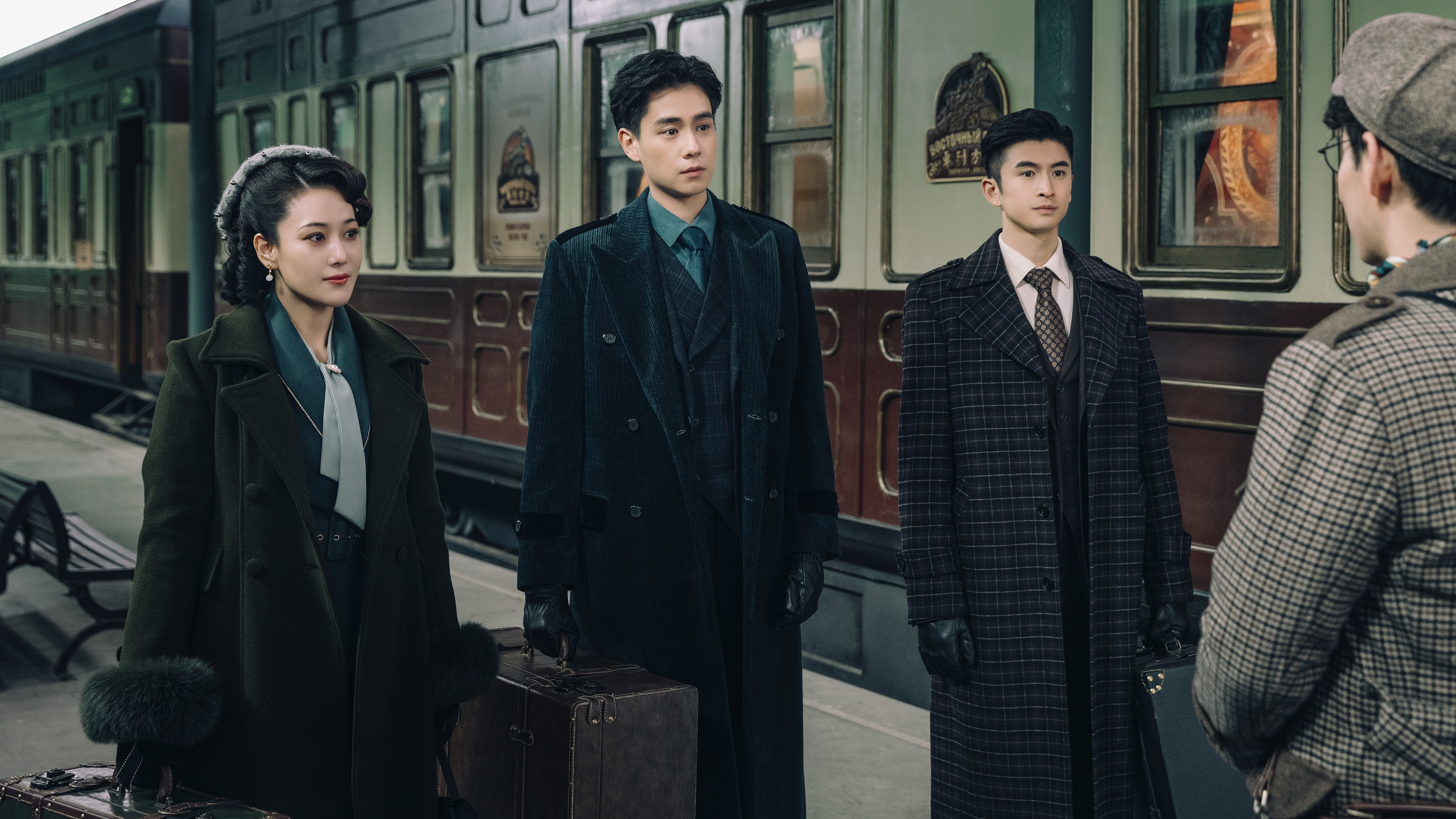 张馨予、胡一天、张云龙联合破案