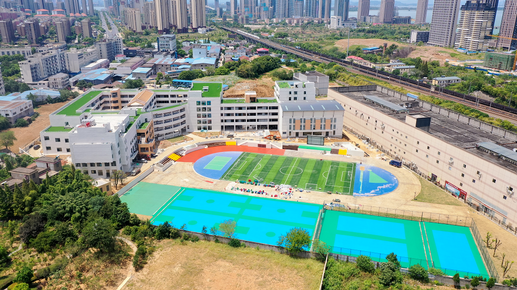 确保九月开学九江八里湖新区第三小学全面升级完成