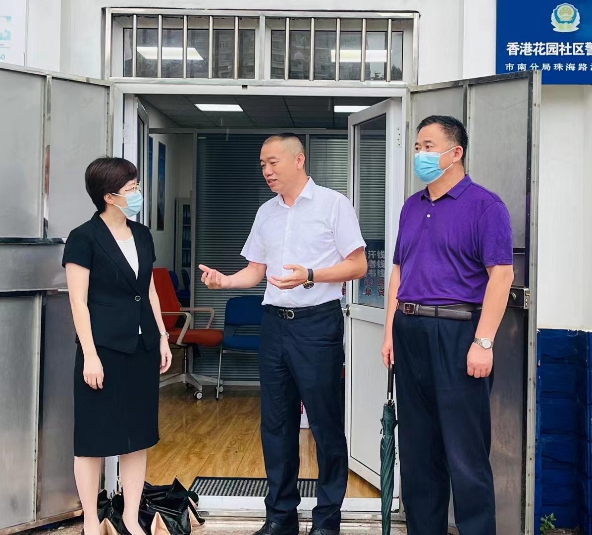 上午九时许,青岛市市南区政府党组成员,副区长冯洪珍,青岛市汽车行业