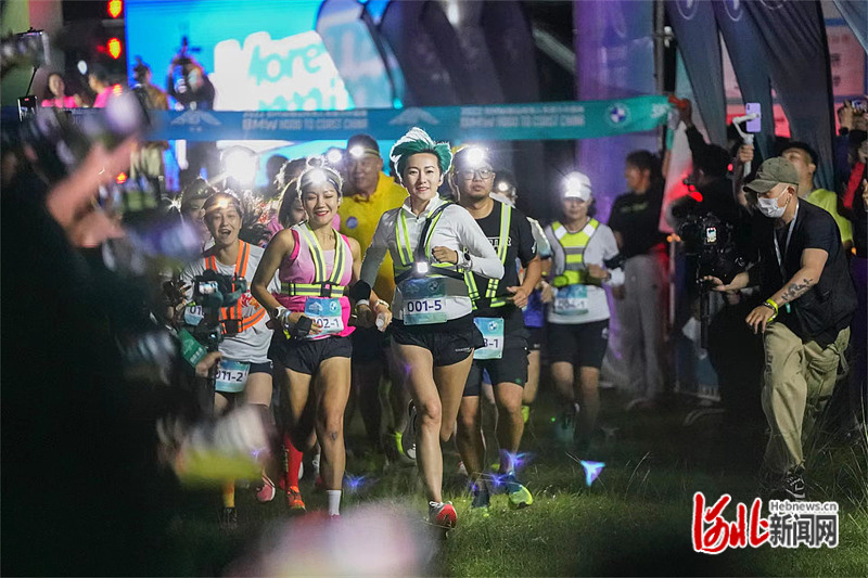图为起跑仪式现场。河北日报通讯员陈亮摄
