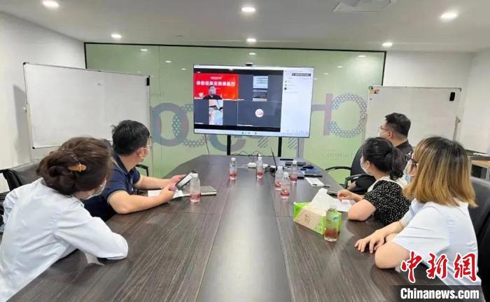 义乌商城集团组织召开2022首场包机外商“云”采洽活动。　义乌商城集团 供图