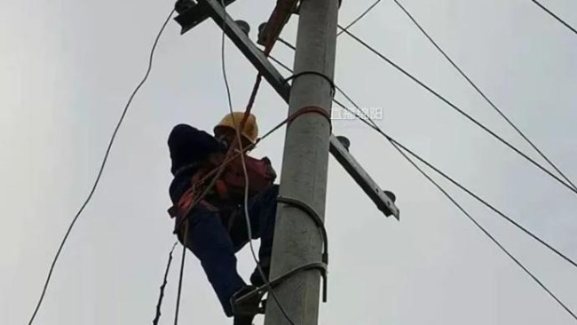 四川江油：持续高温致电网负荷超过设备承载能力 多片区出现停电
