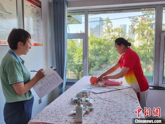 2022年6月底，2022年甘肃省家政服务人员职业技能大赛决赛在兰州举行。（资料图）徐雪 摄