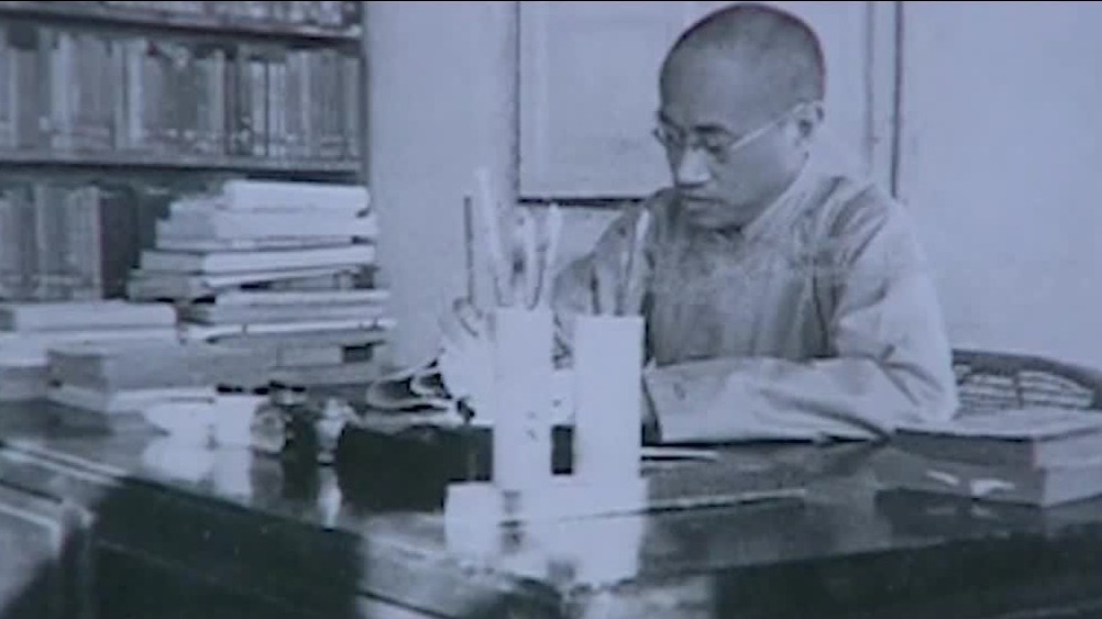 梁漱溟在北大执教6年后离开赴山东办学，并开始了他的乡村建设运动