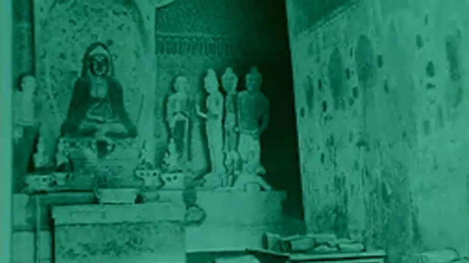 1908年伯希和到达敦煌城，和王道士以钱易物带走了6000余件莫高窟物品