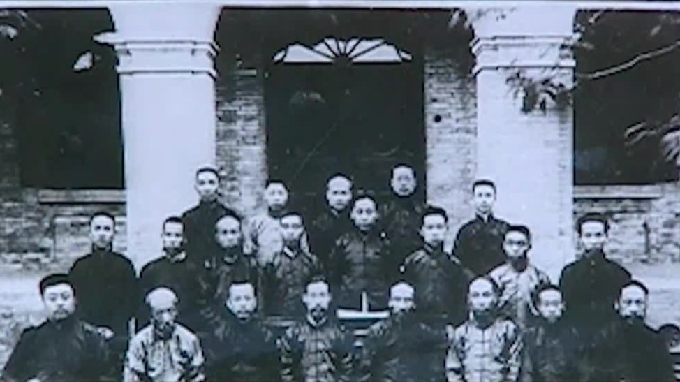 北大哲学系系友：冯友兰先生的课通俗易懂，虽然讲话口吃但内容很吸引人