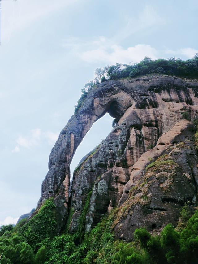 鹰潭象鼻山有100多米象鼻,被誉为天下第一象,大自然的鬼斧神工