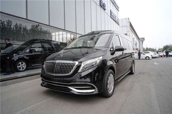 奔驰迈巴赫vs680高顶绝佳空间结构