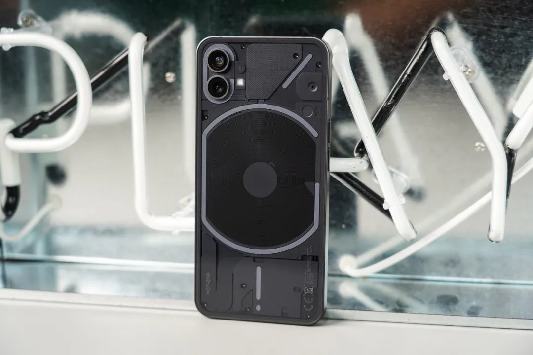 加价2000块!透明发光iPhone火遍全球 体验后劝你别买 第4张-心情说说 加价2000块!透明发光iPhone火遍全球 体验后劝你别买 第4张