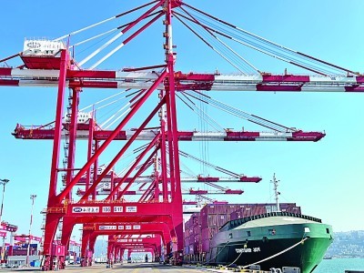 海法新港拥有以色列目前最大的桥吊设备 王炯摄/光明图片