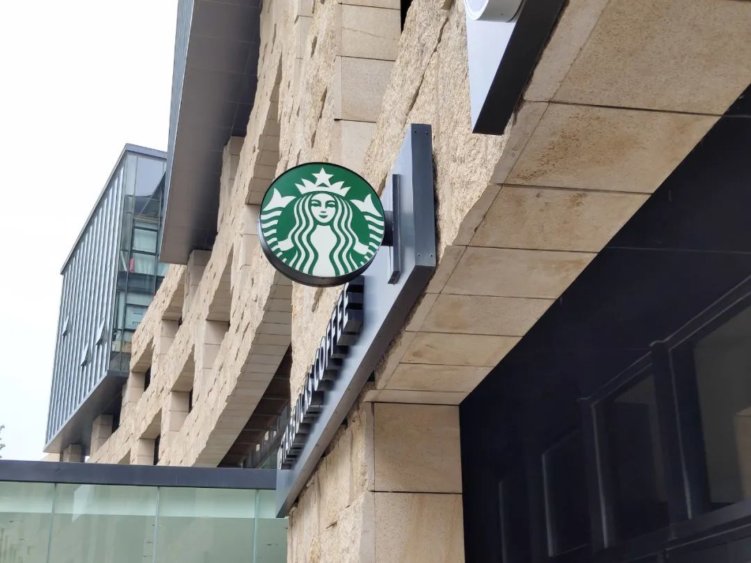 加价2000块!透明发光iPhone火遍全球 体验后劝你别买 第24张-心情说说 加价2000块!透明发光iPhone火遍全球 体验后劝你别买 第24张