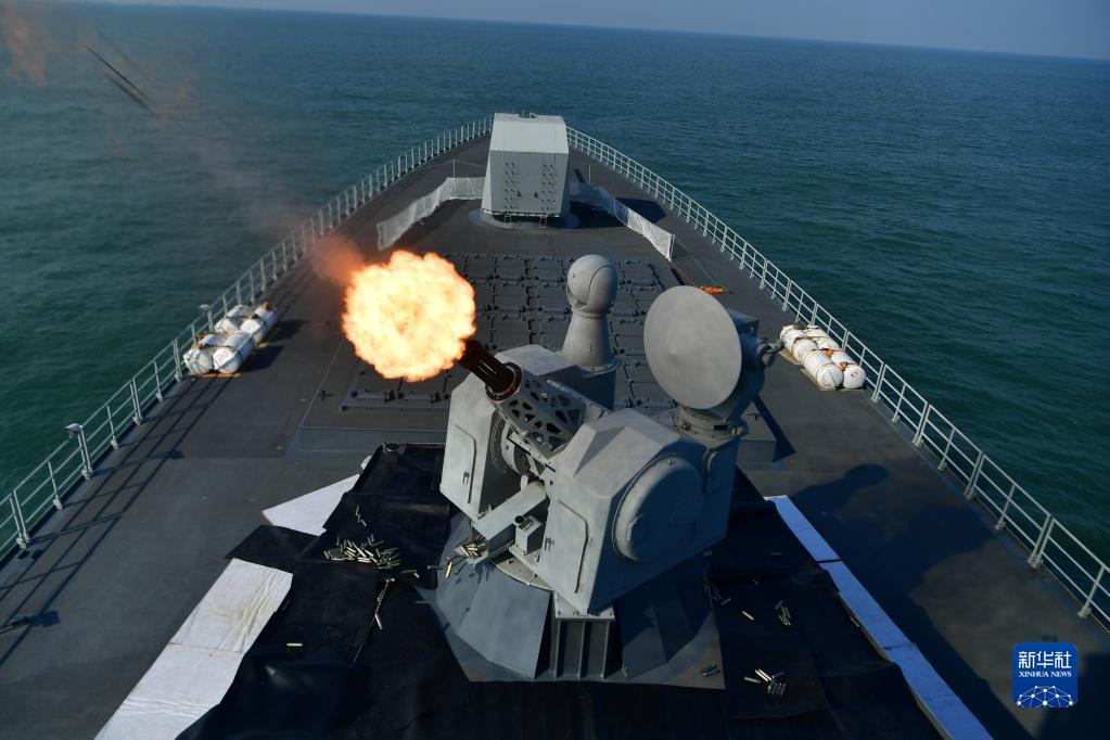 南昌舰组织副炮对空射击演练（2019年11月26日摄）。新华社发（罗代裕 摄）