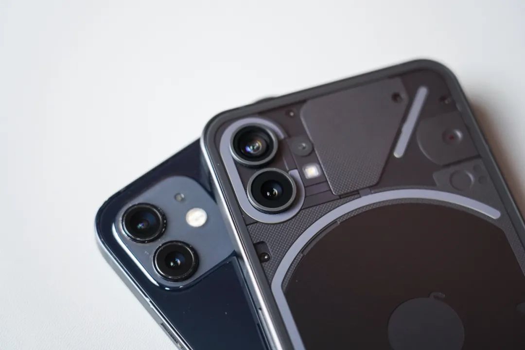 加价2000块!透明发光iPhone火遍全球 体验后劝你别买 第2张-心情说说 加价2000块!透明发光iPhone火遍全球 体验后劝你别买 第2张