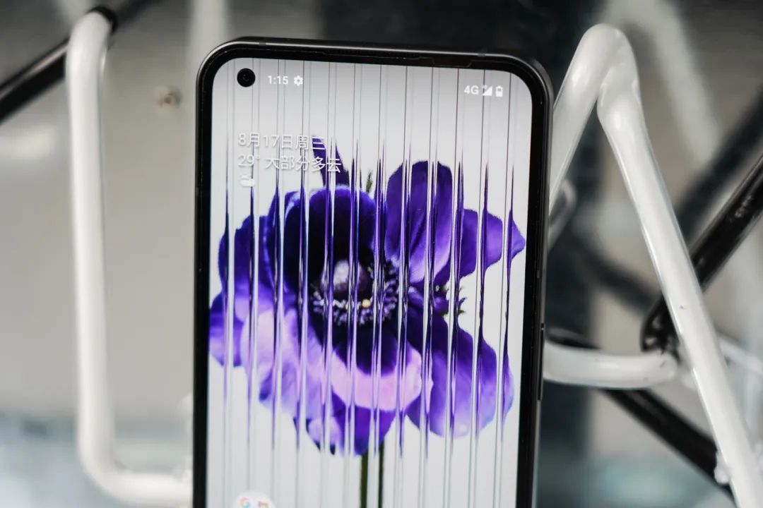 加价2000块!透明发光iPhone火遍全球 体验后劝你别买 第16张-心情说说 加价2000块!透明发光iPhone火遍全球 体验后劝你别买 第16张