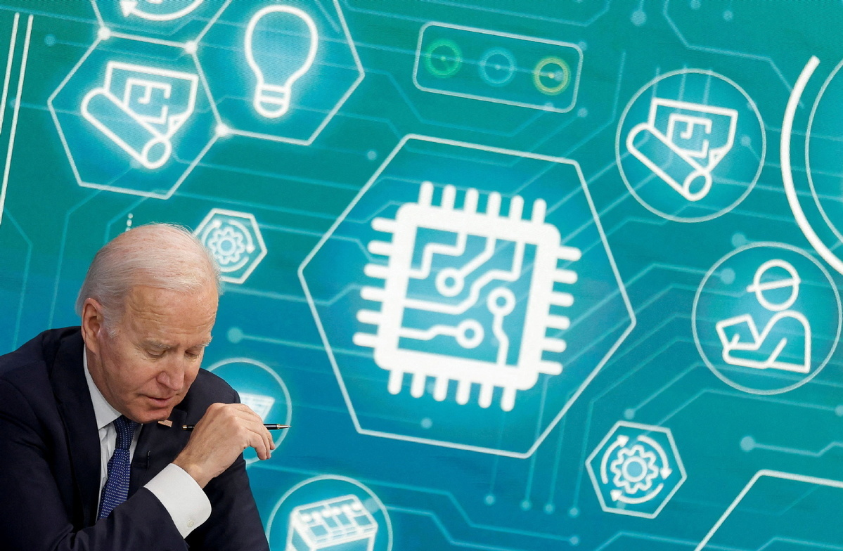 US President Joe Biden and Commerce Secretary Gina Raimondo (not pictured) hold a virtual meeting with business leaders and state governors to discuss supply chain problems, particularly addressing semiconductor chips, on the White House campus in Washington, US, March 9, 2022. [Photo/Agencies]