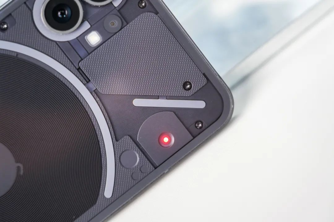 加价2000块!透明发光iPhone火遍全球 体验后劝你别买 第13张-心情说说 加价2000块!透明发光iPhone火遍全球 体验后劝你别买 第13张