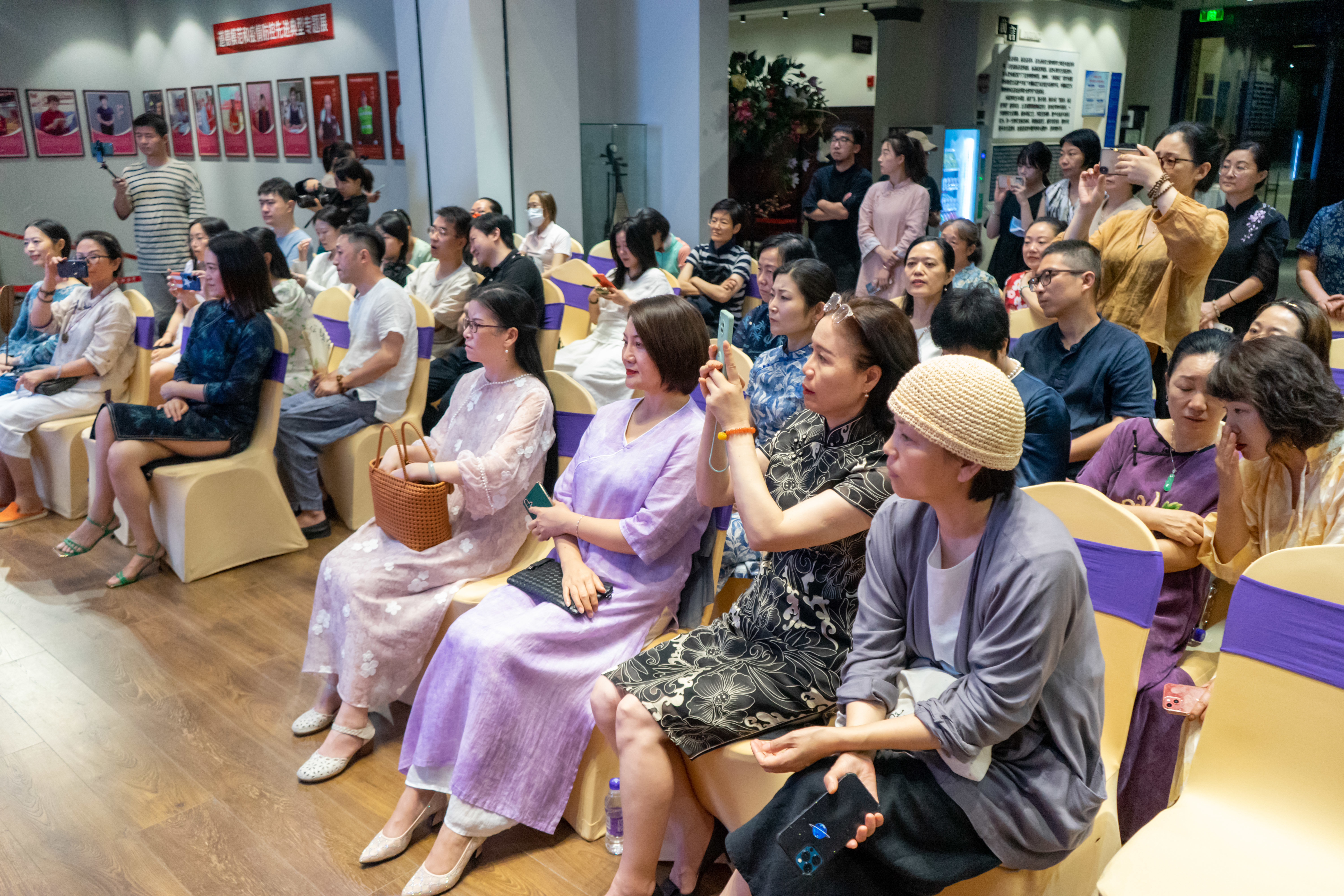 花与琴的美妙融合 这场雅集开启“一人一艺”古琴公益系列活动