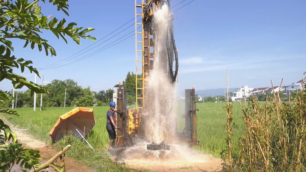 安徽桐城市新渡镇:打井抽水解禾渴凤凰网安徽_凤凰网