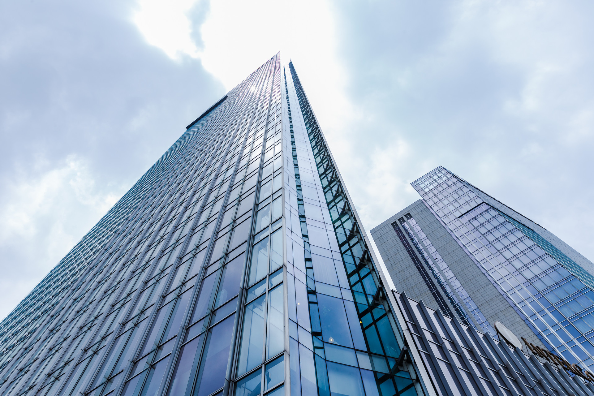 青岛求是工业技术研究院启用 10个孵化项目集中签约